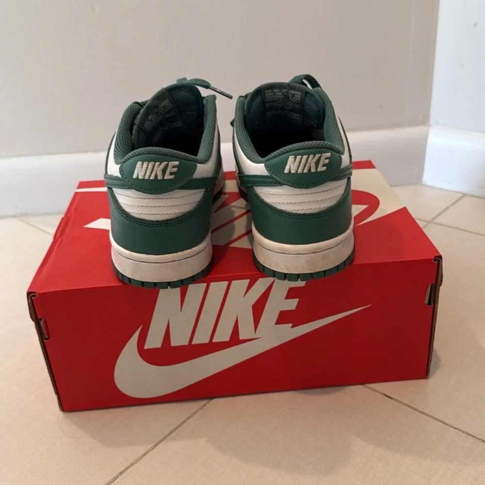 Nike Dunk Low Youth/Big Kids size 7 - Picture 3 of 13